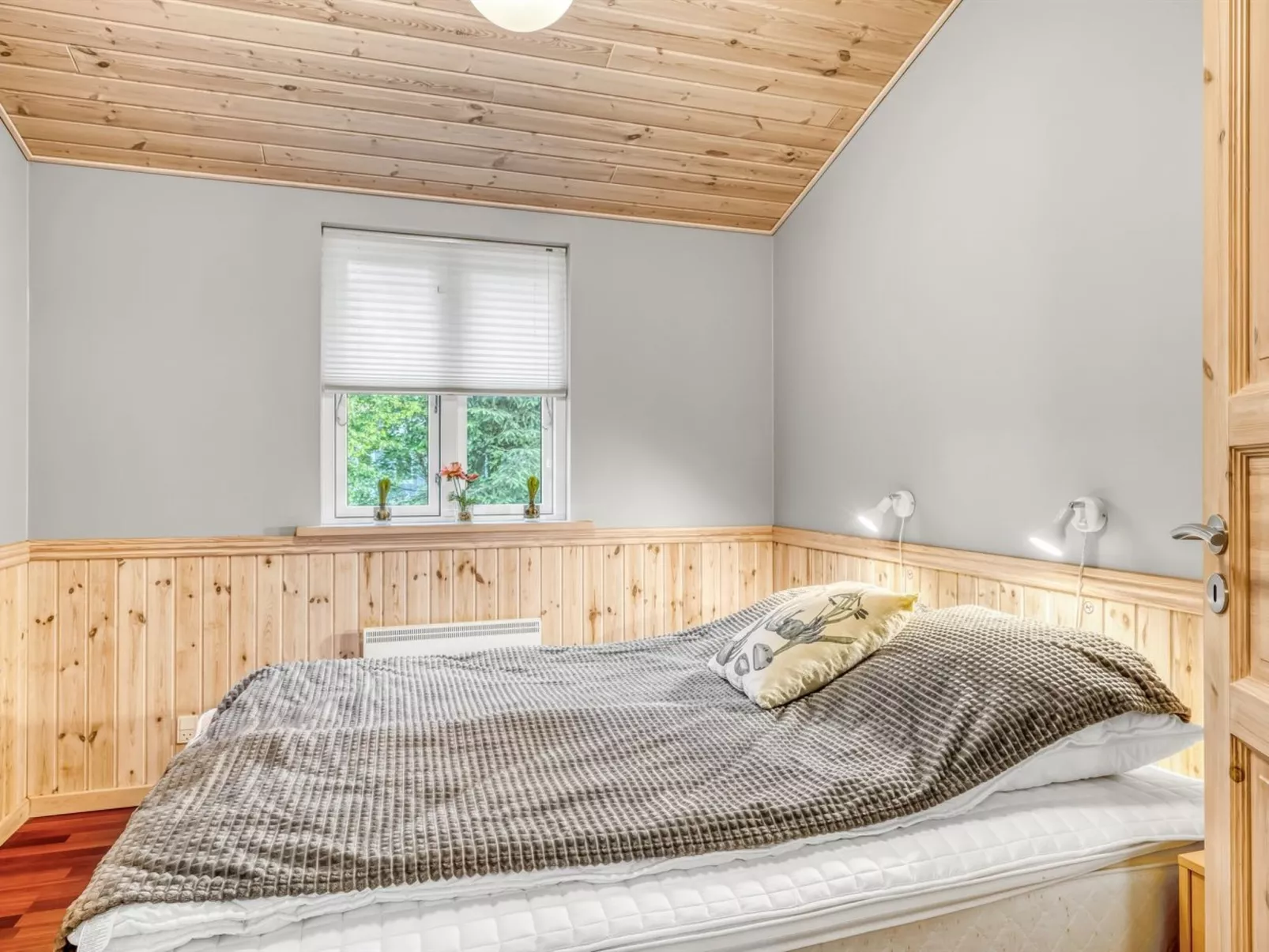 "Zölestine" -  from the sea-Drinnen