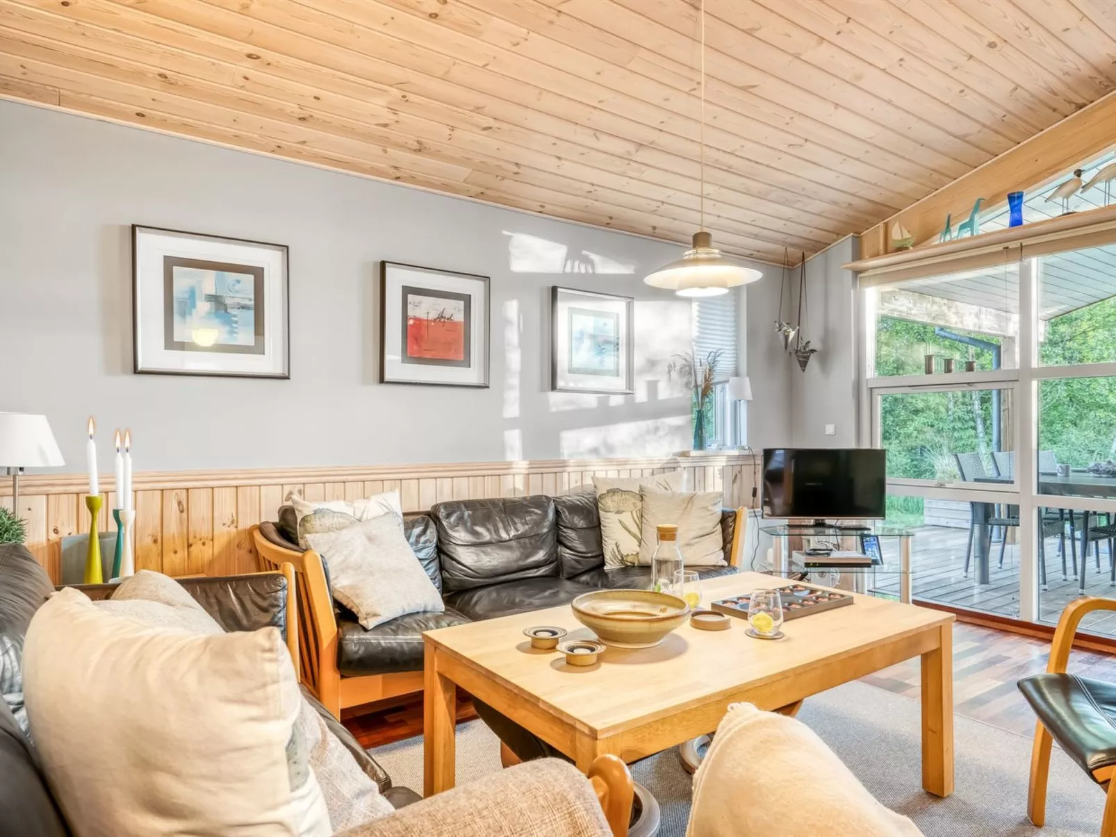 "Zölestine" -  from the sea-Drinnen