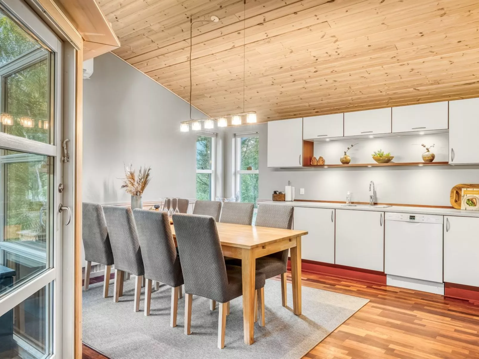 "Zölestine" -  from the sea-Drinnen