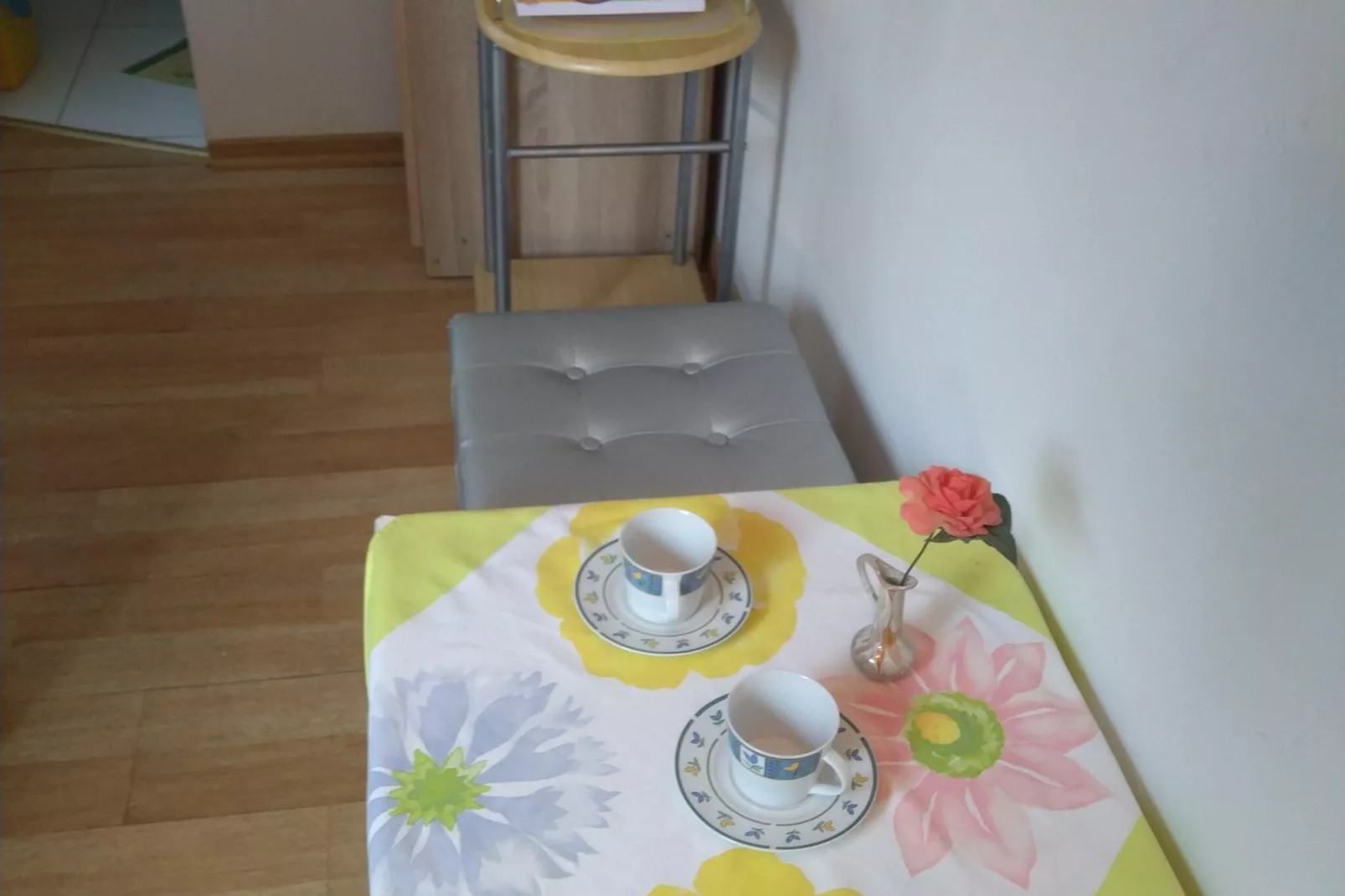 Jedynka żółta wejście od ulicy-Living room