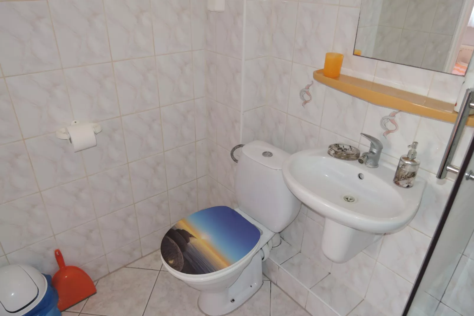 Dwa plus dwa pomarańcza-Bathroom