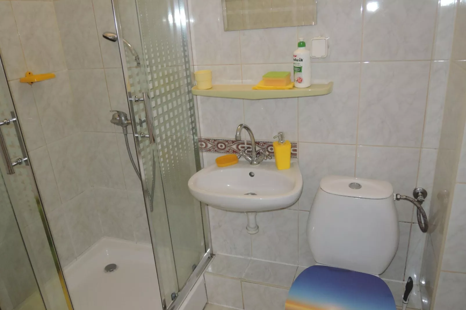 Czwórka żółta z balkonem-Bathroom