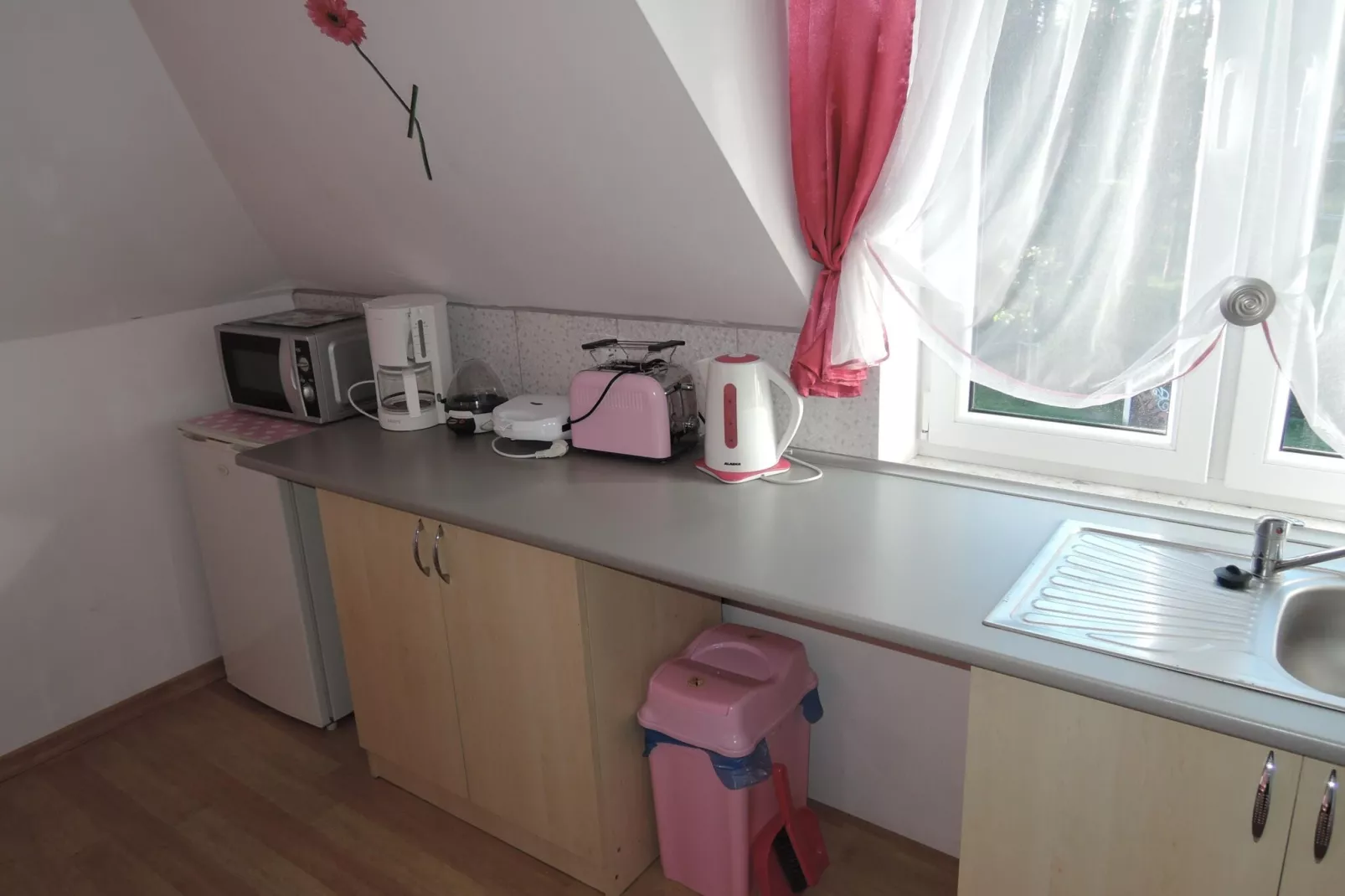 Apartament 4 osobowy różowy-Kitchen