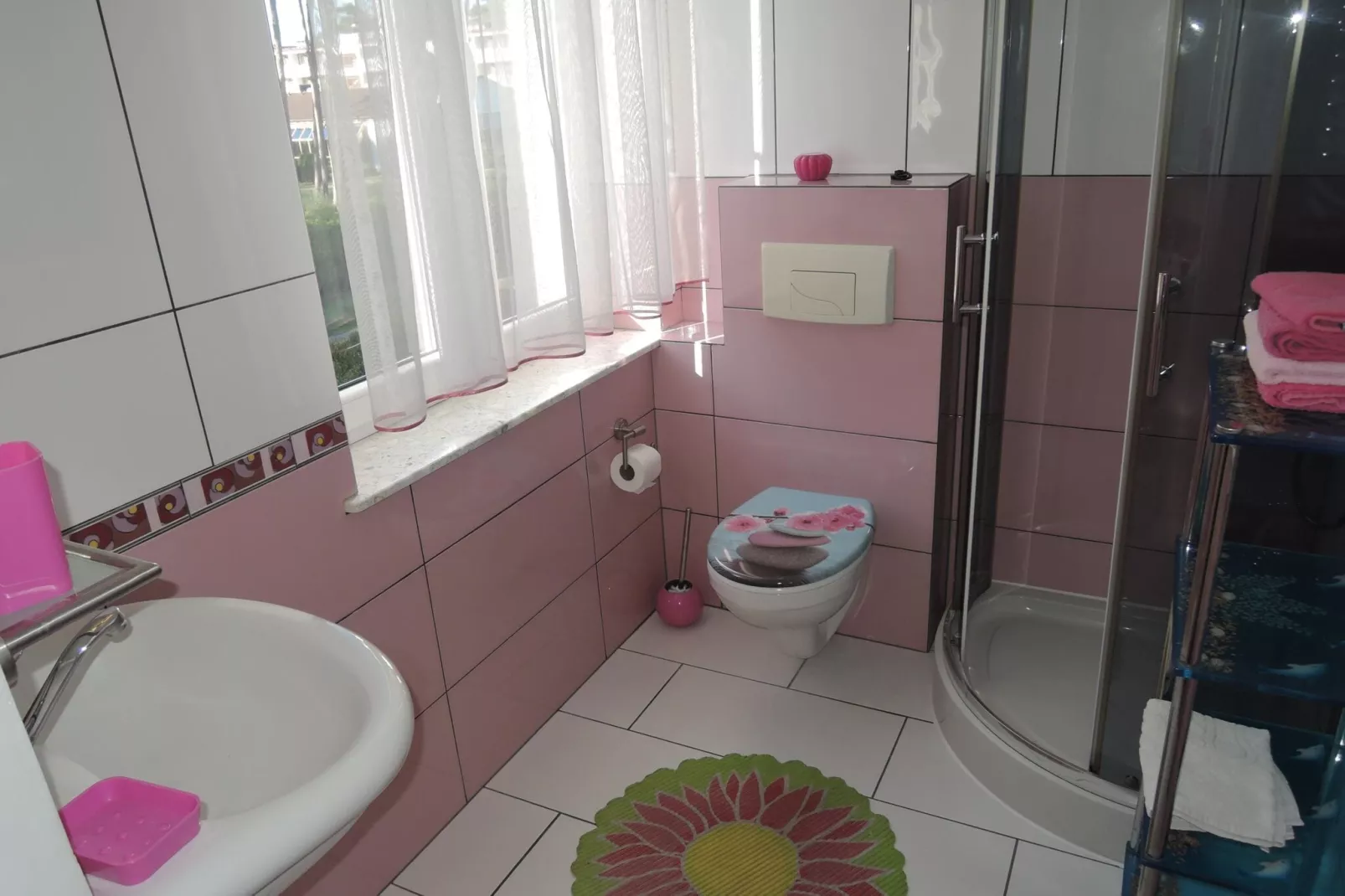 Apartament 4 osobowy różowy-Bathroom