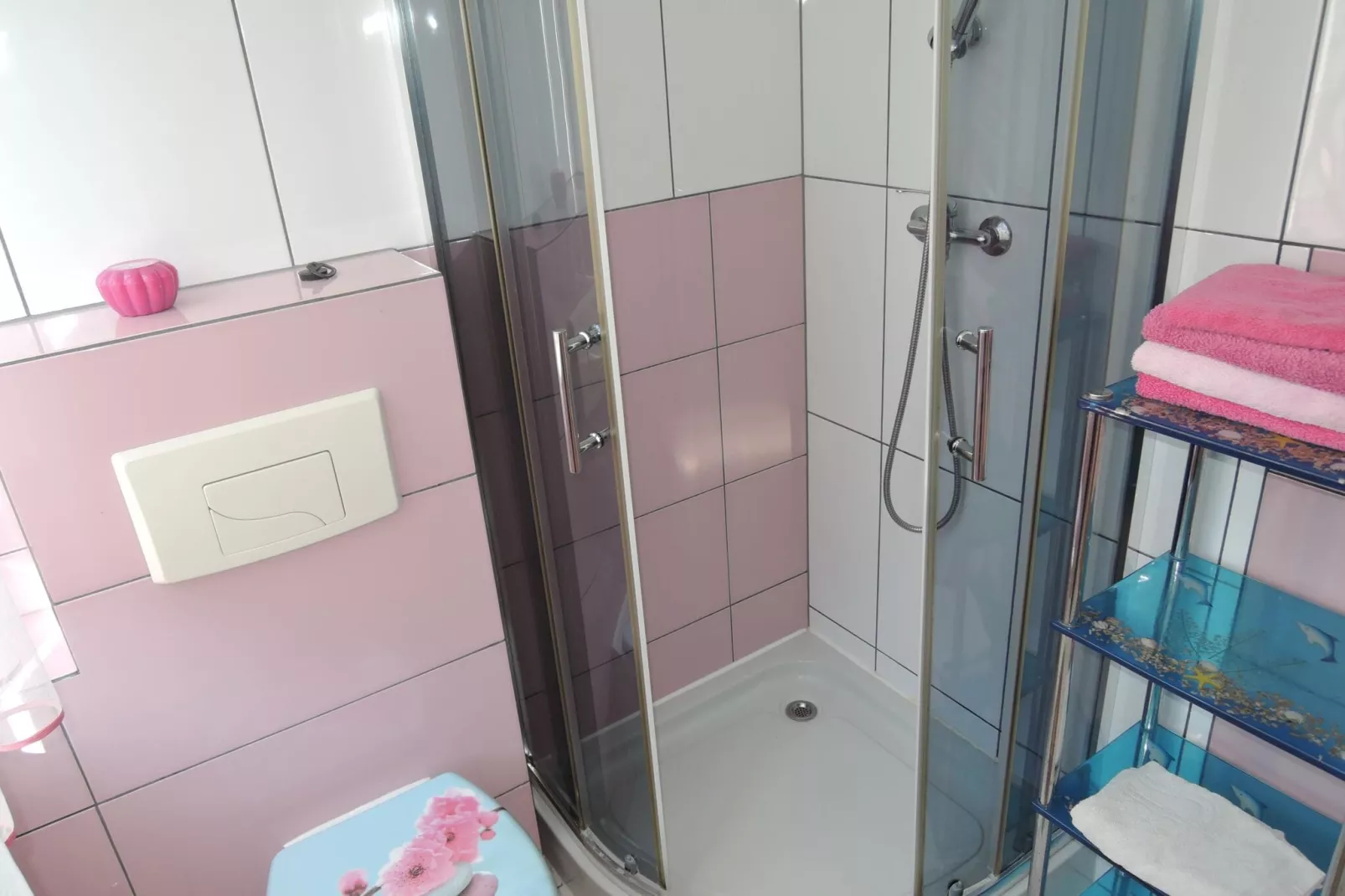 Apartament 4 osobowy różowy-Bathroom