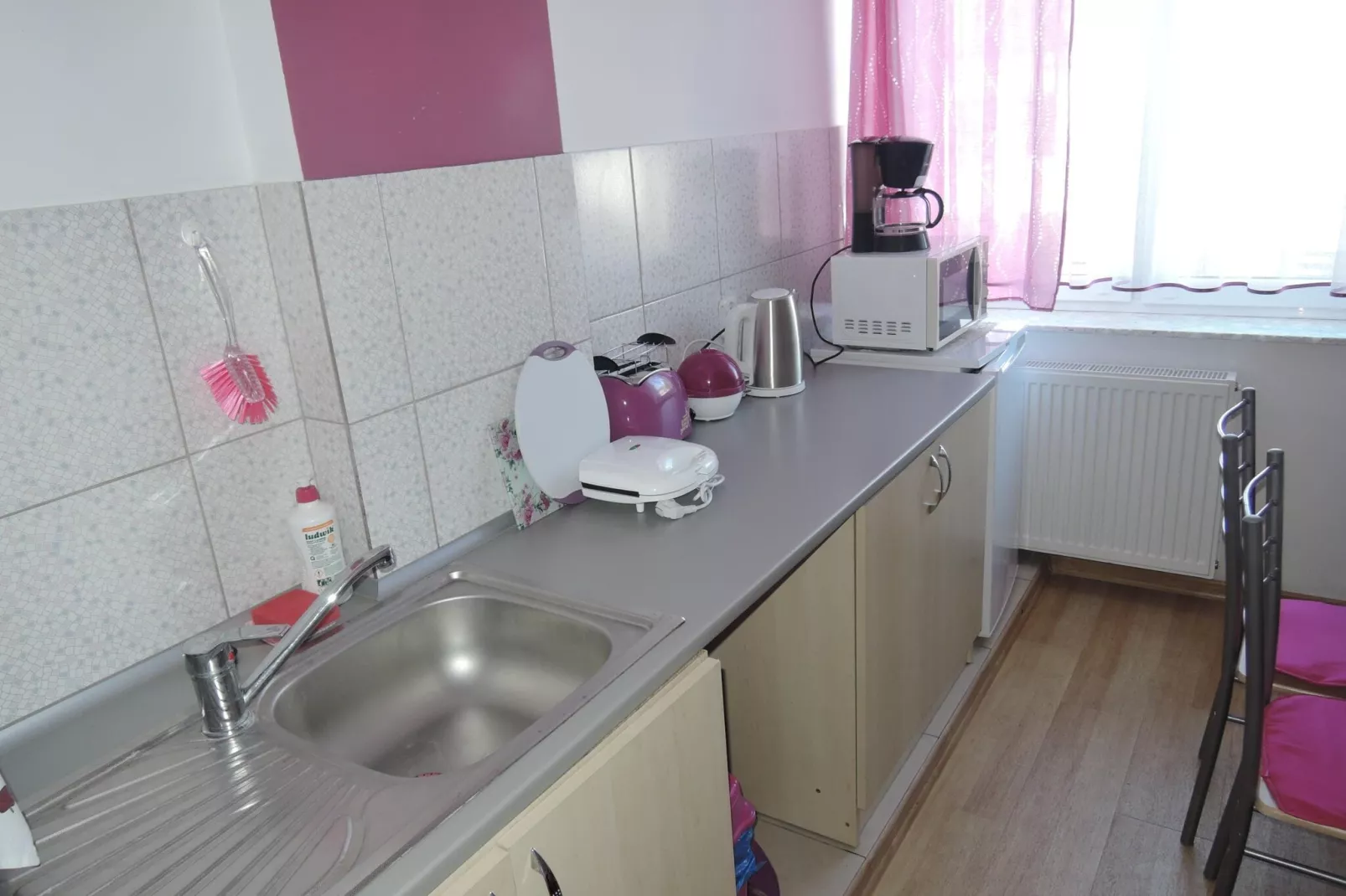 Apartament 4 osobowy fioletowy biskupi-Kitchen