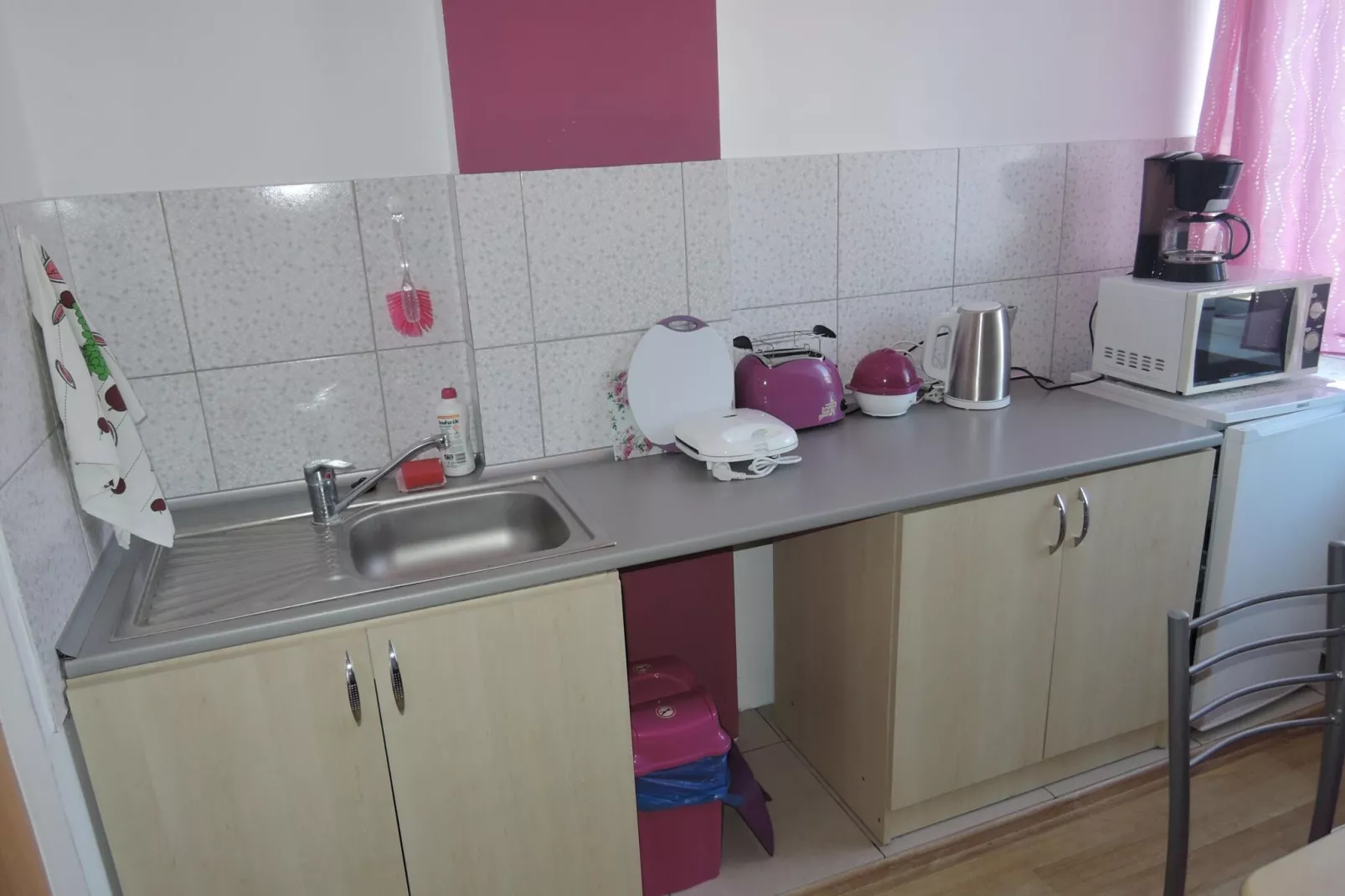 Apartament 4 osobowy fioletowy biskupi-Kitchen