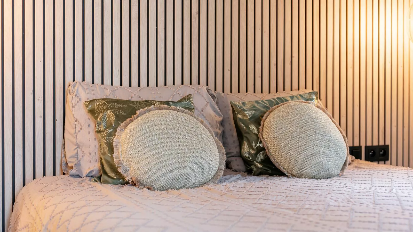 Thalor-Bedroom