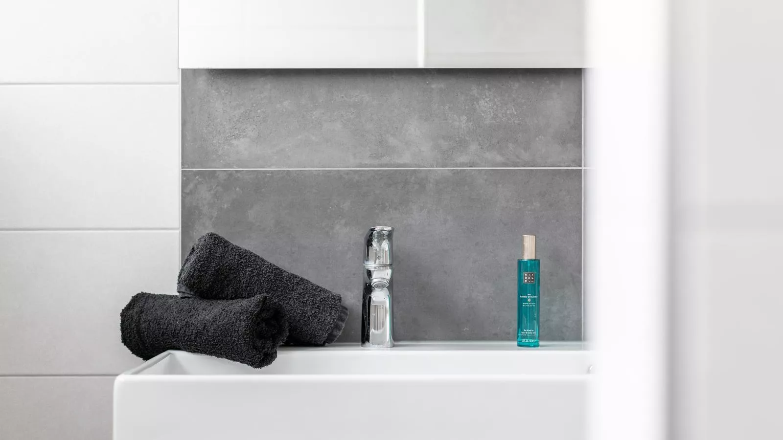 Bij de Buren-Bathroom