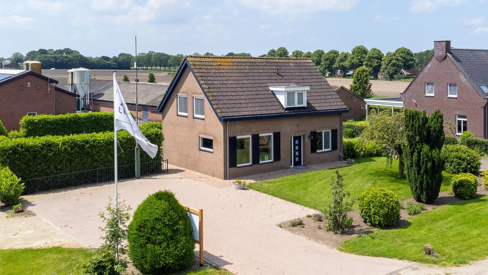 Bij de Buren-Exterior summer