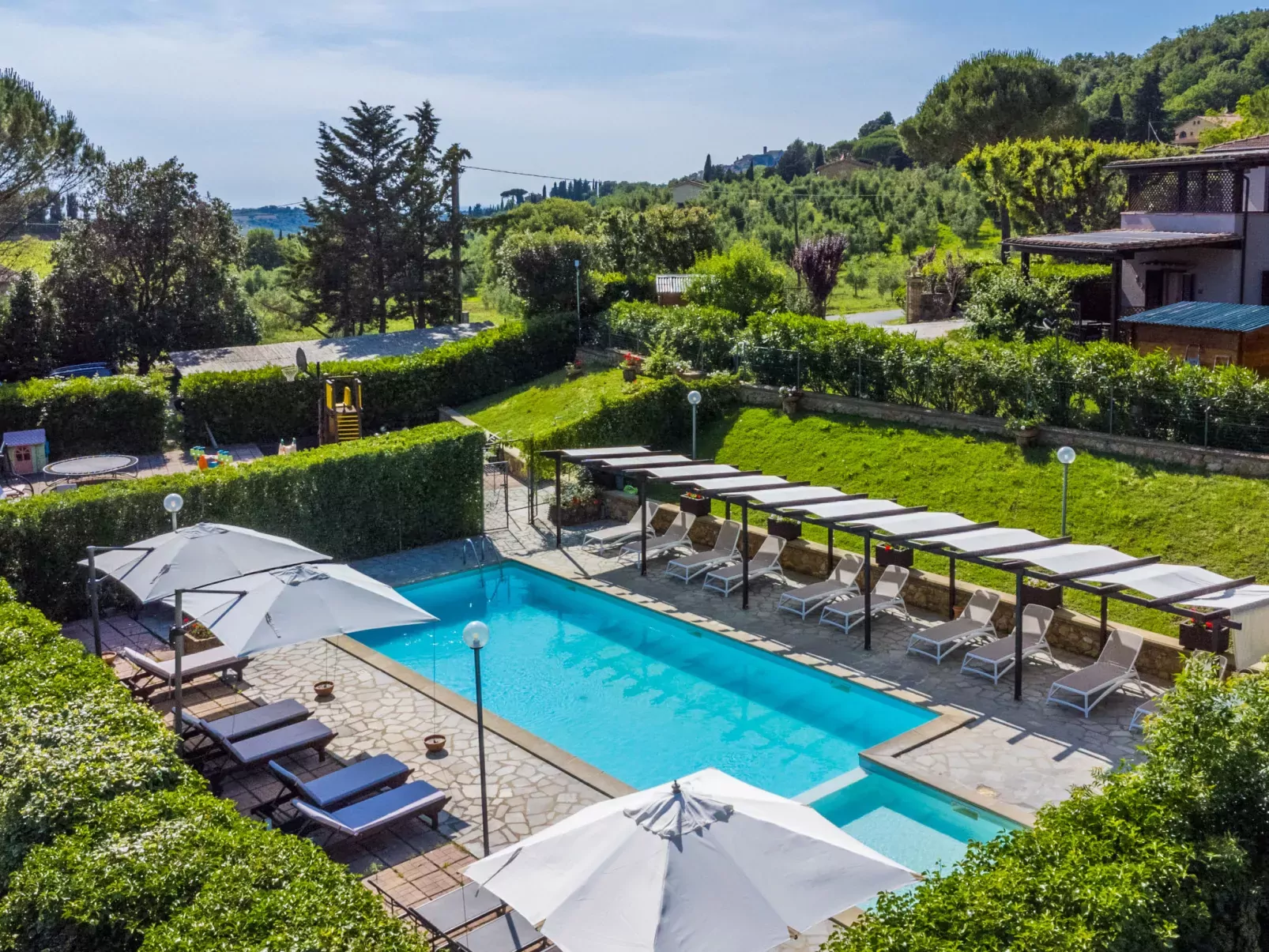 Le Rocche-Outside