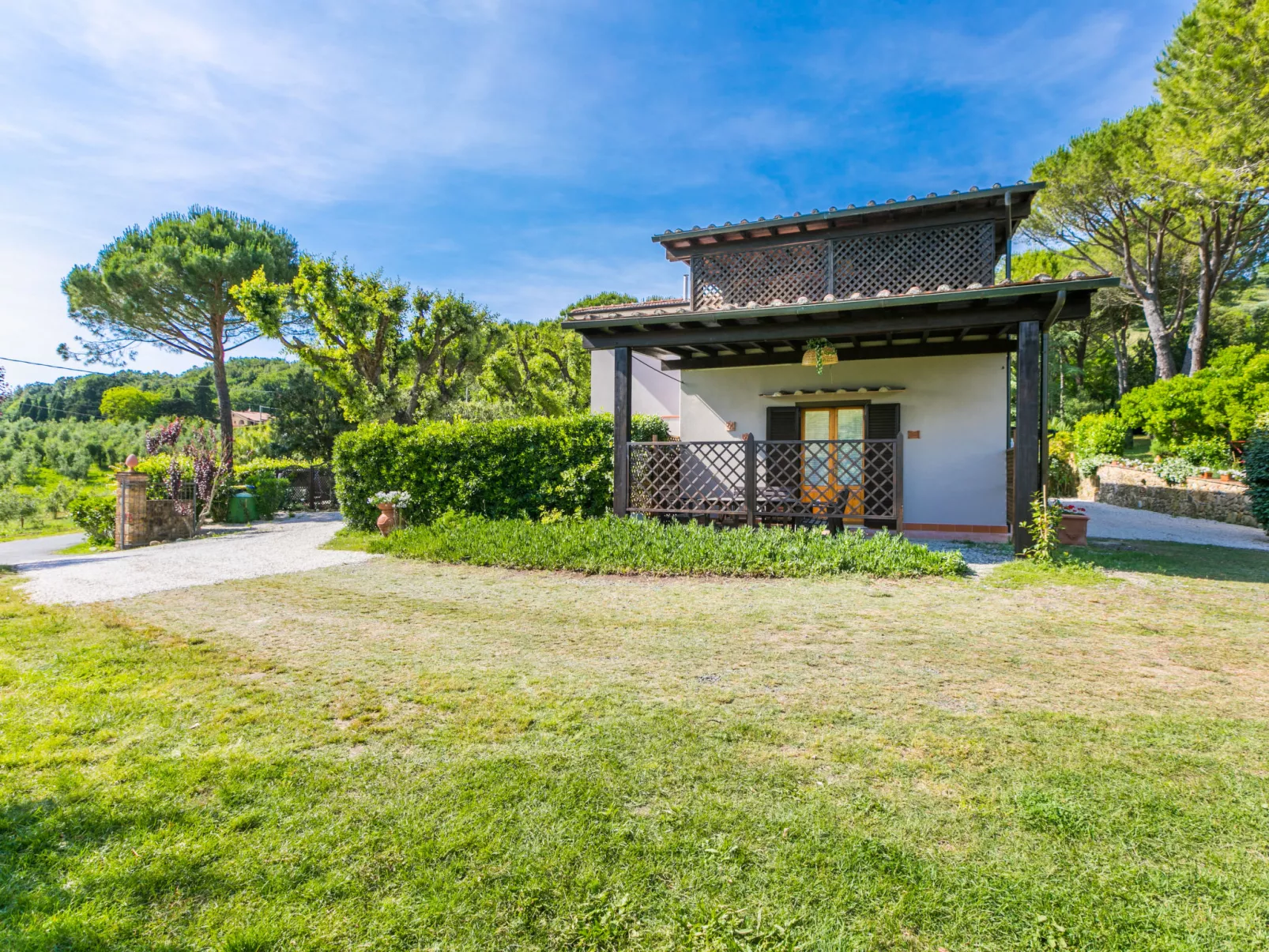 Le Rocche-Outside