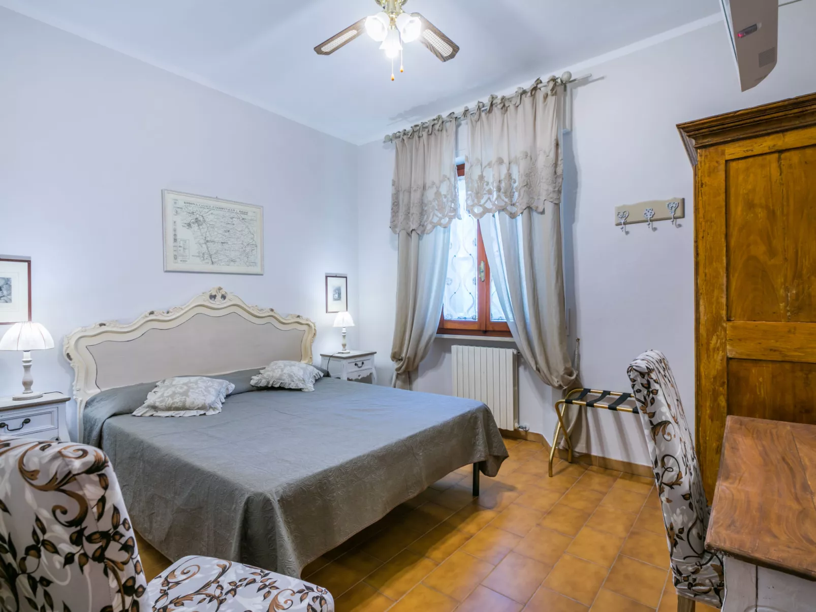 Le Rocche-Inside
