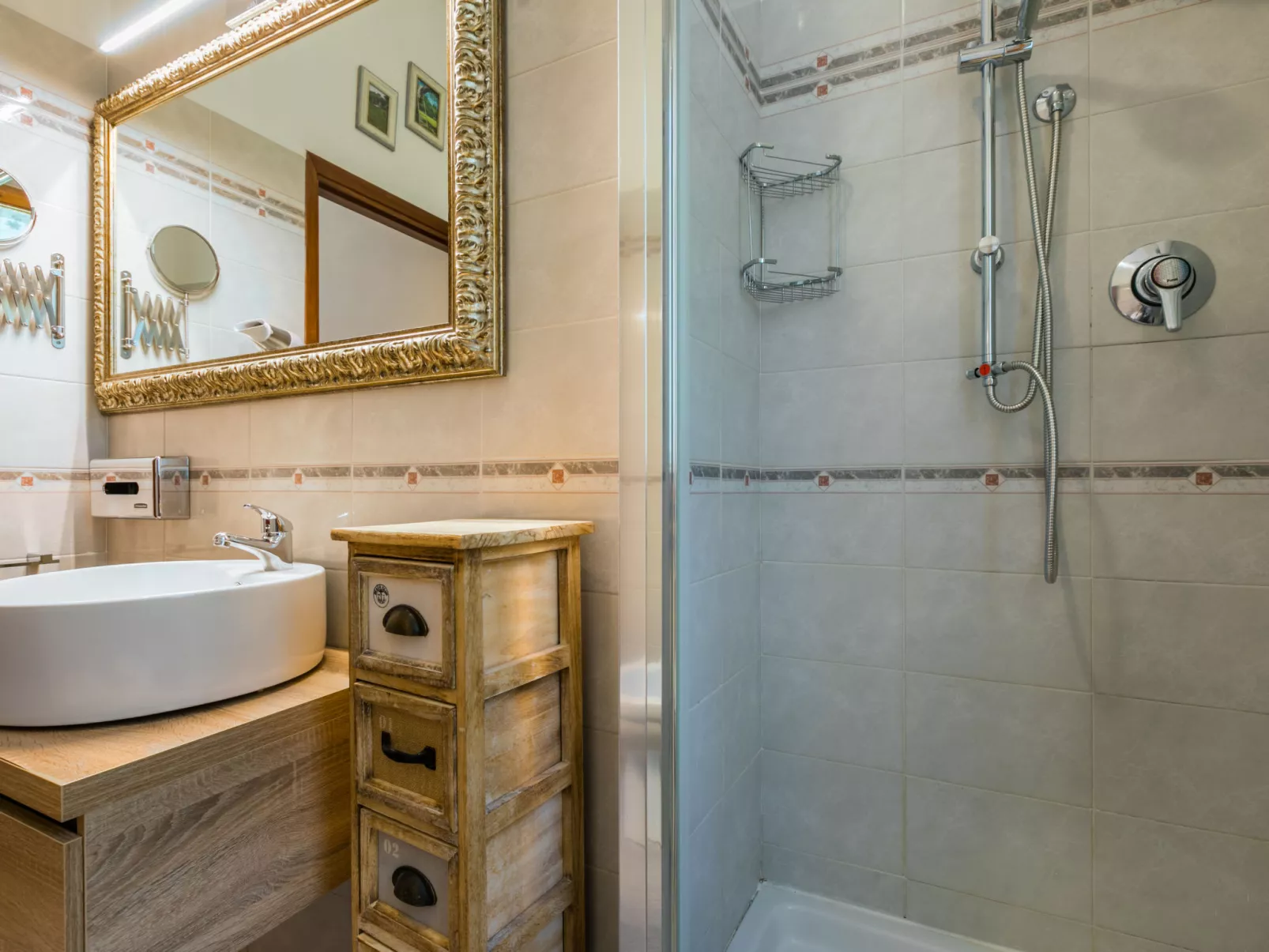 Le Rocche-Inside