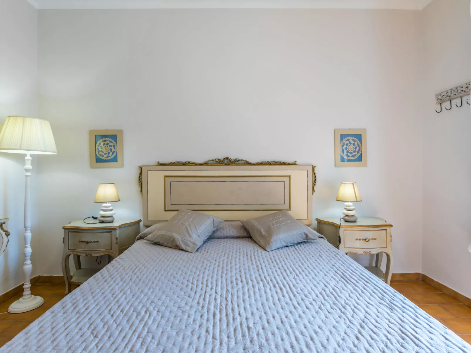 Casalvecchio-Inside