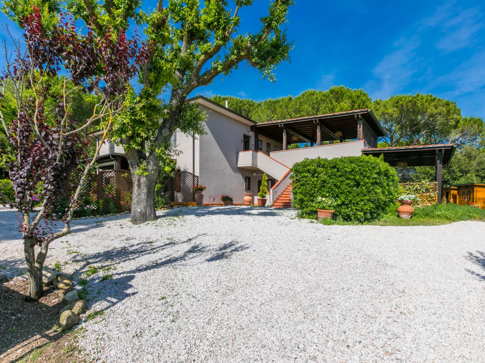 Casalvecchio-Outside