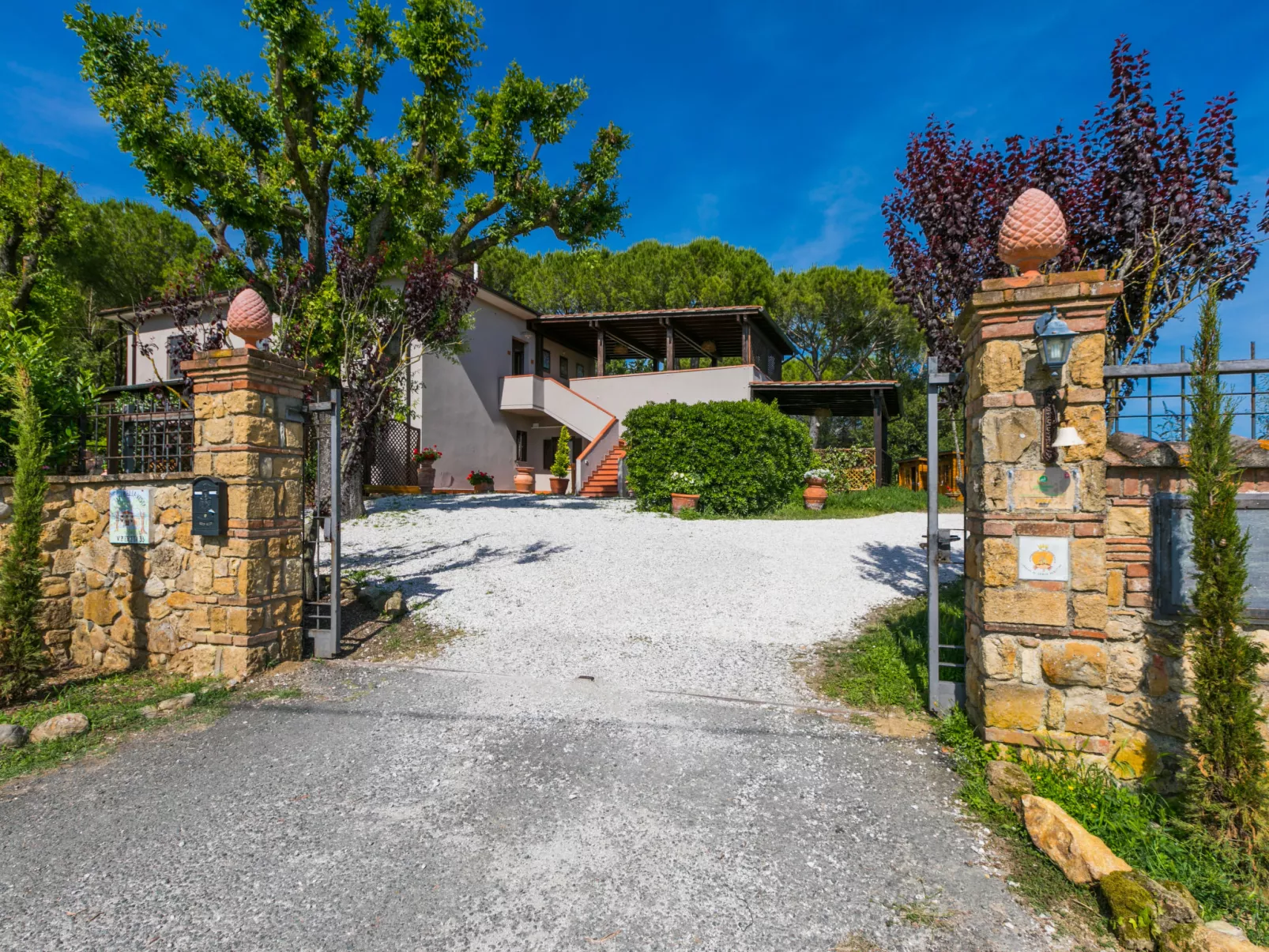 Casalvecchio-Outside