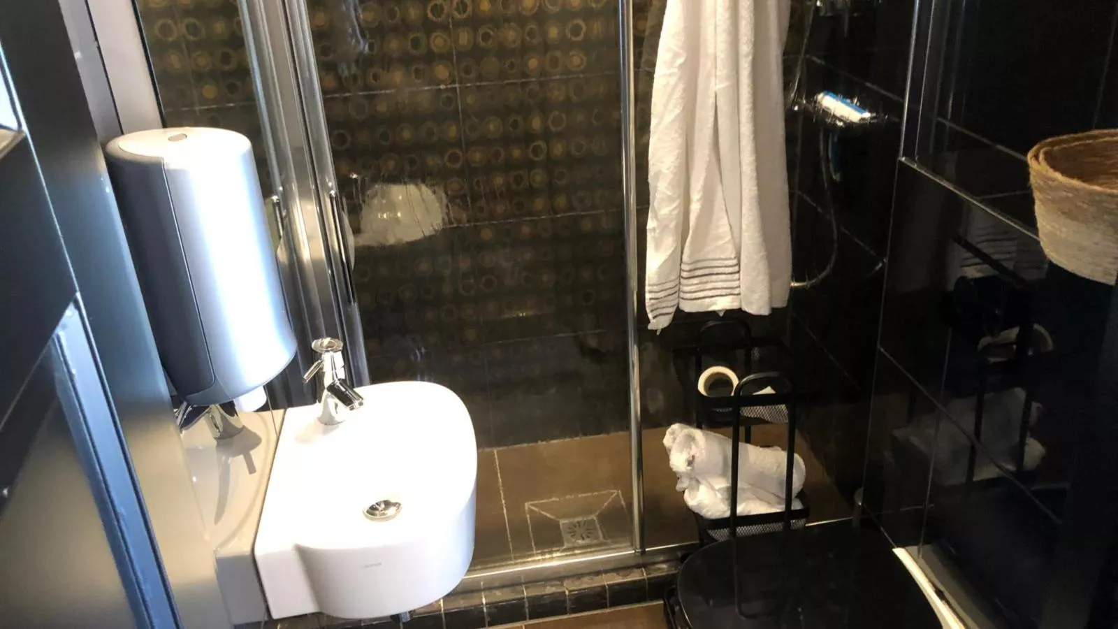 Studio Beau Sur Mer-Bathroom