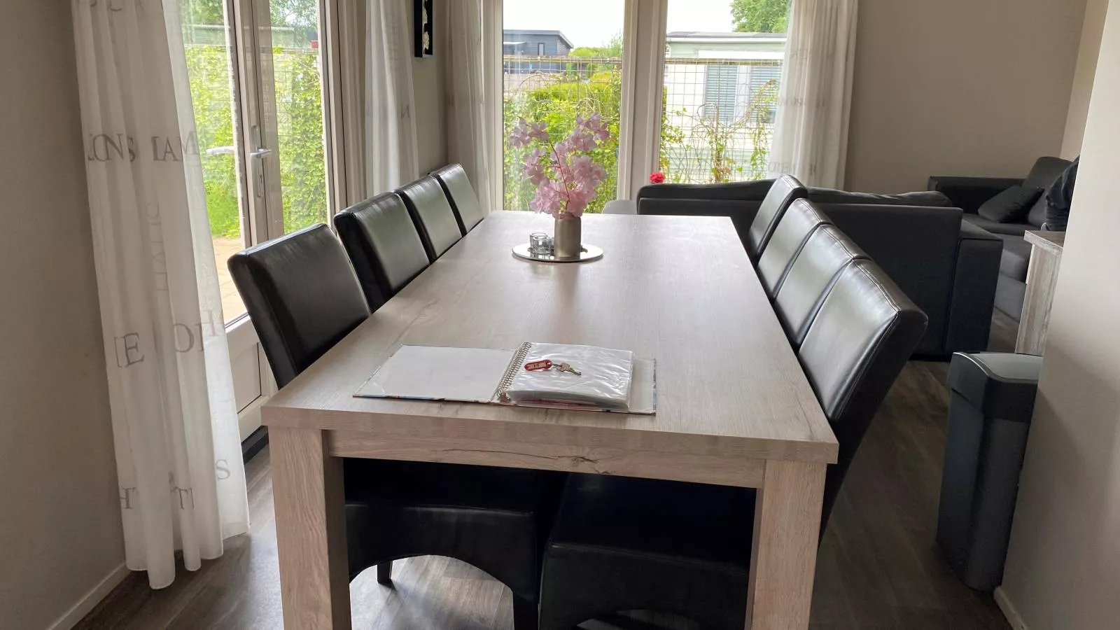 Sluisje 15-Dining room