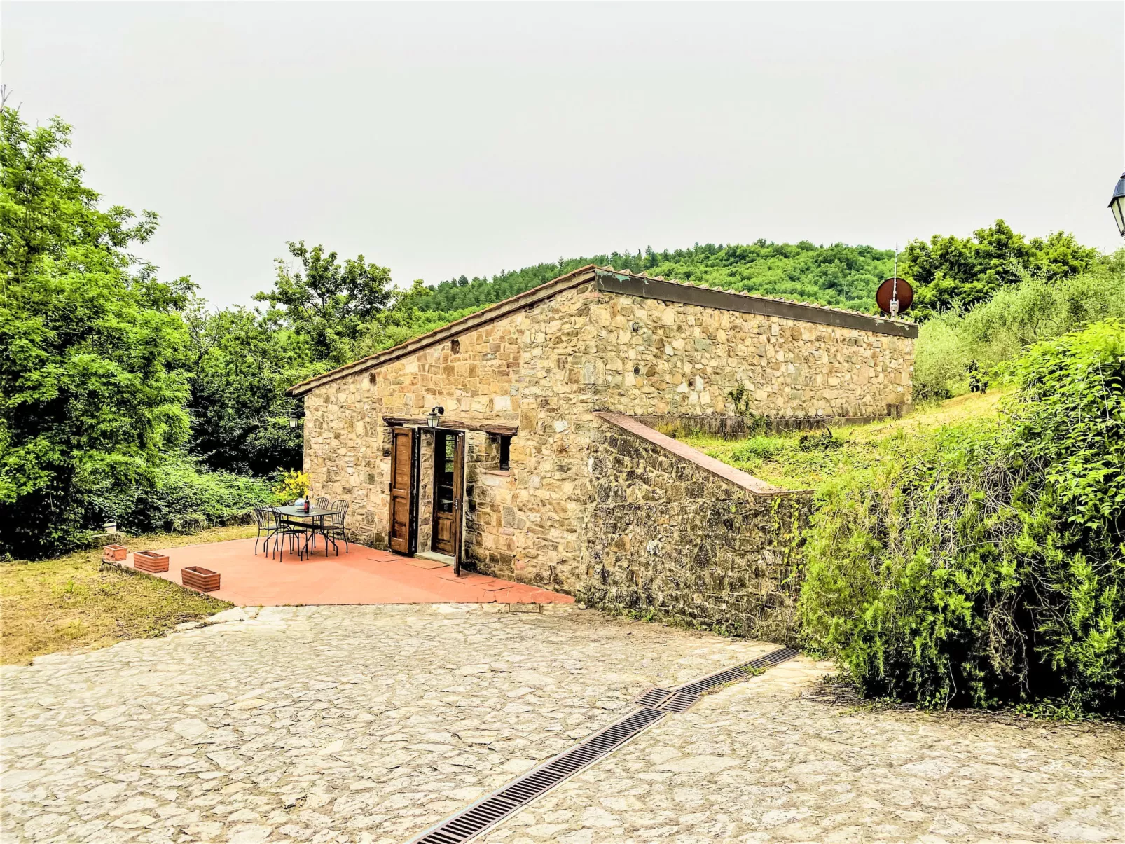 Cerretino Tettoia-Outside