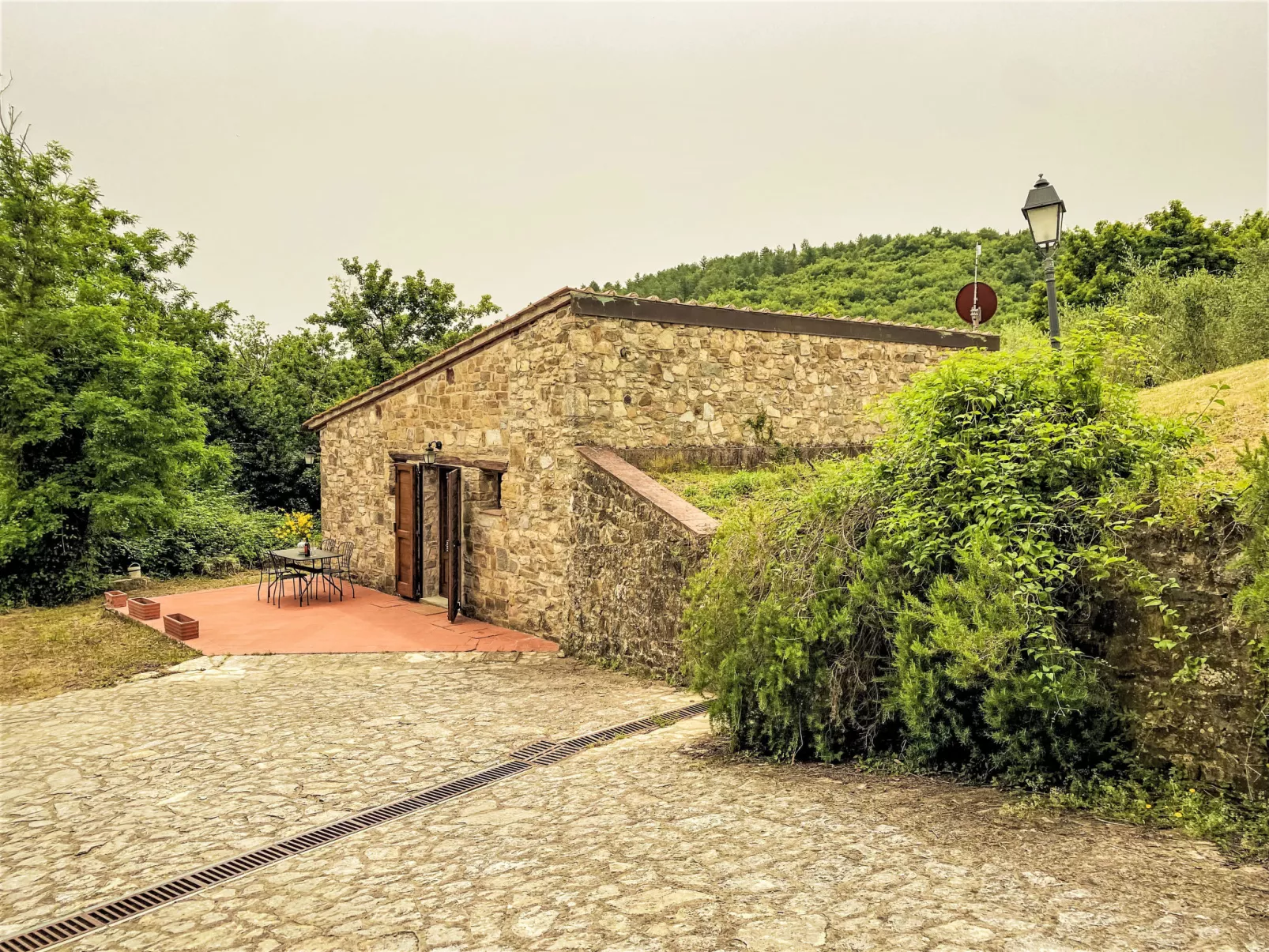 Cerretino Tettoia-Outside