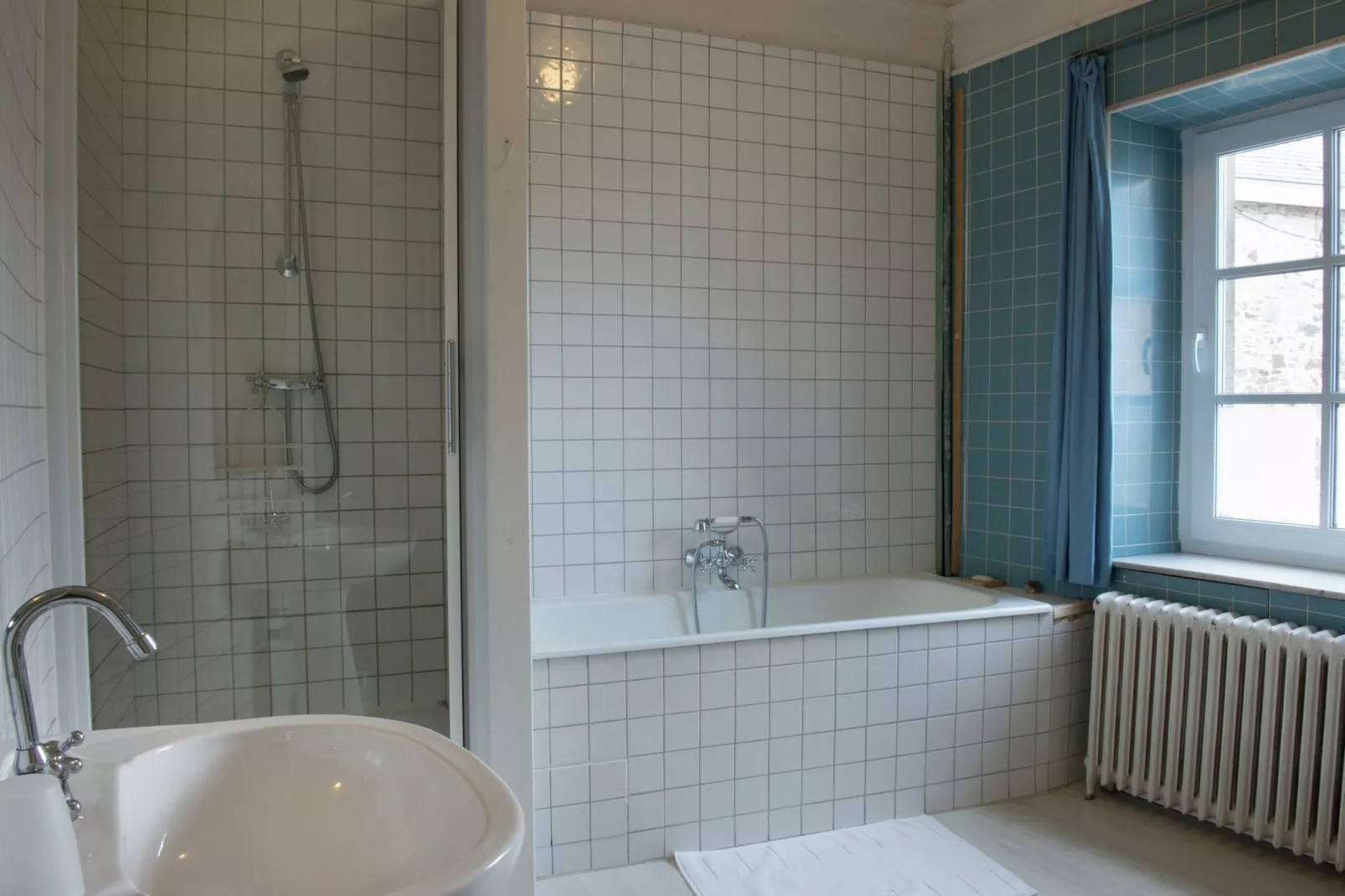 Chateau de Jevoumont-Bathroom