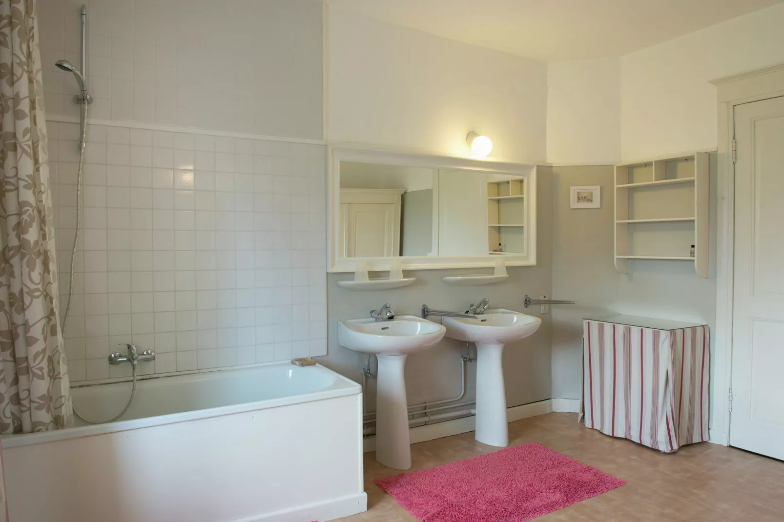 Chateau de Jevoumont-Bathroom