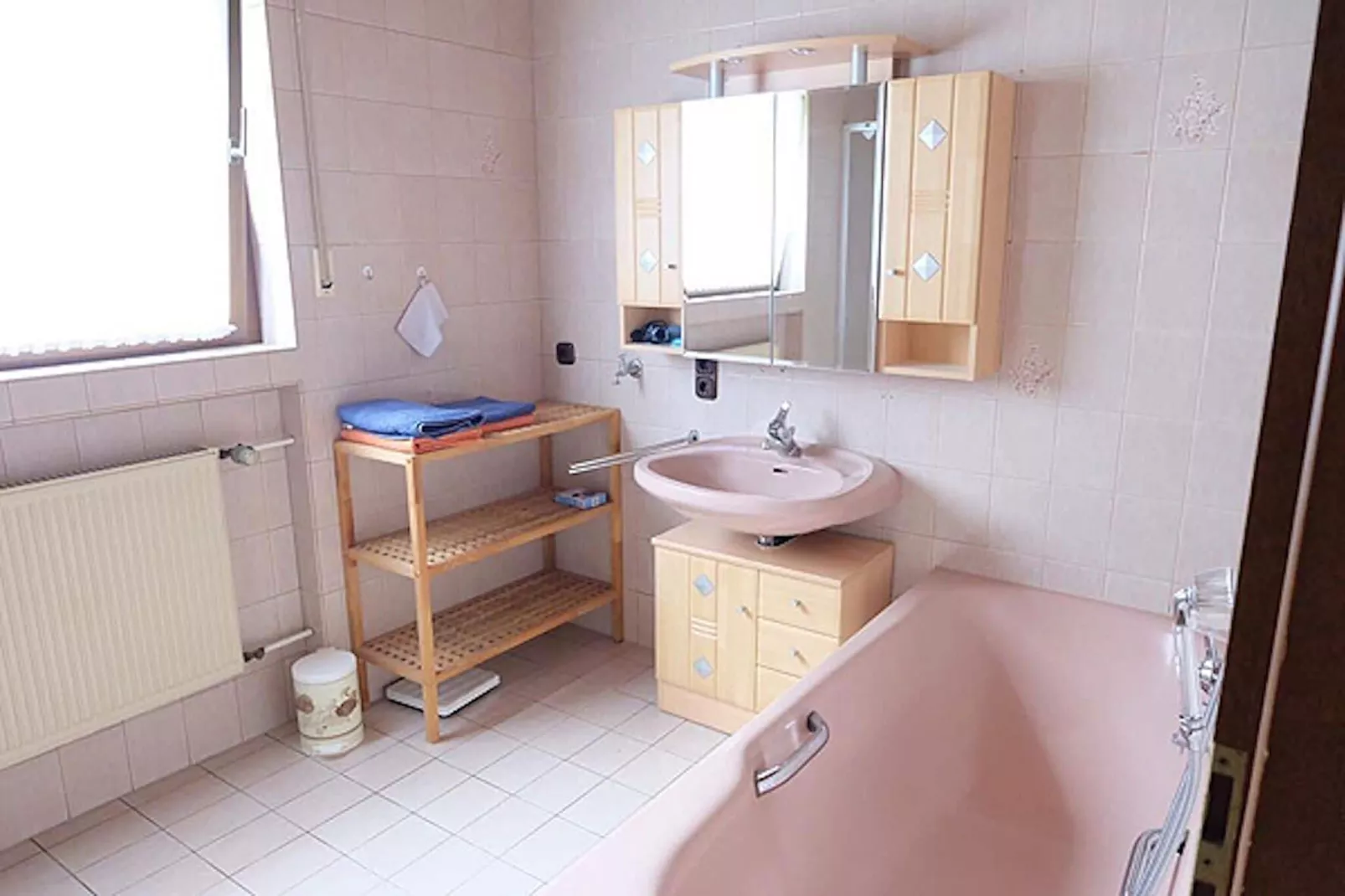 Ferienwohnung Oberstadtfeld Engeln-Bathroom