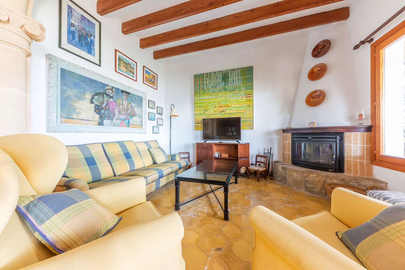 Can Mir-Living room