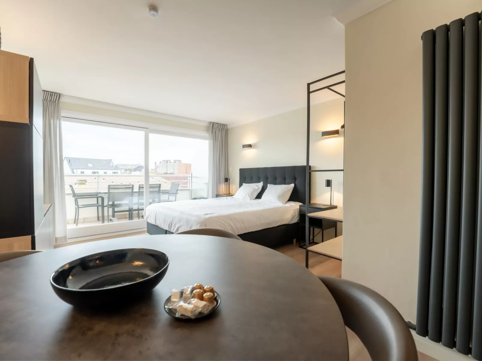 White Mountains Retreats with city view-Inside