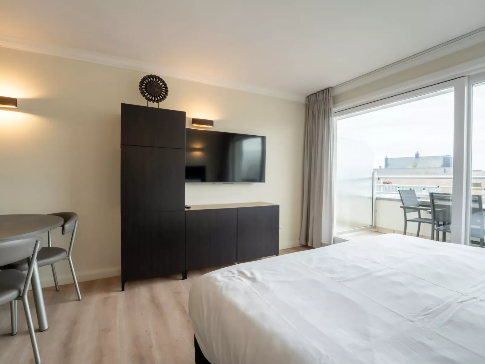 White Mountains Retreats with city view-Inside