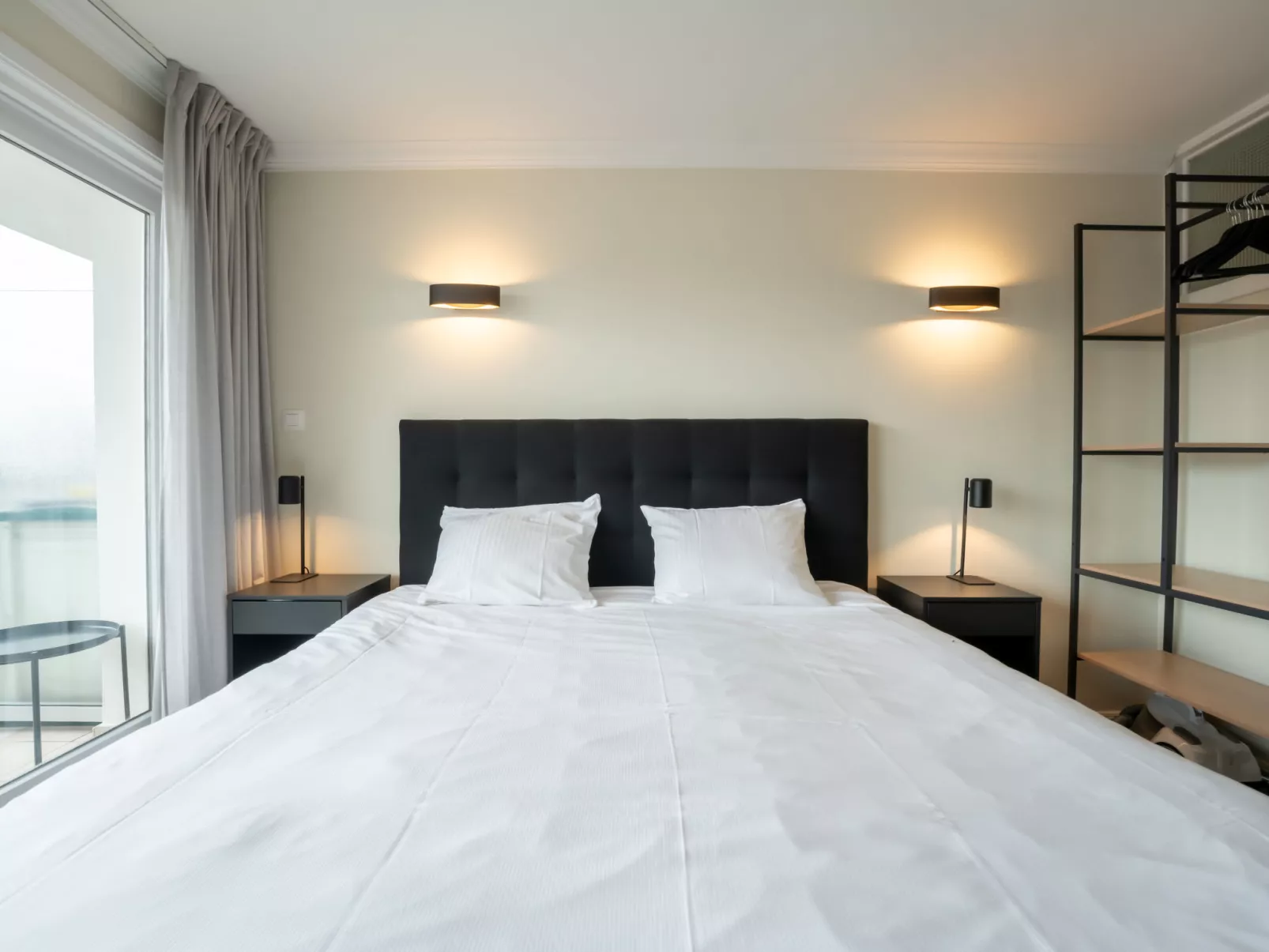 White Mountains Retreats with city view-Inside