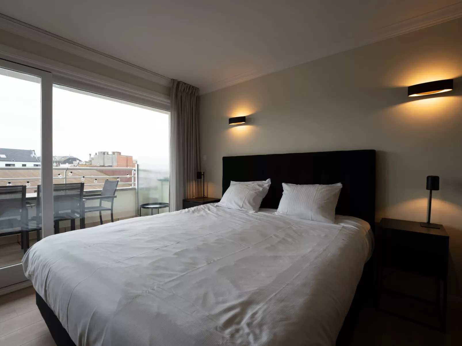 White Mountains Retreats with city view-Inside
