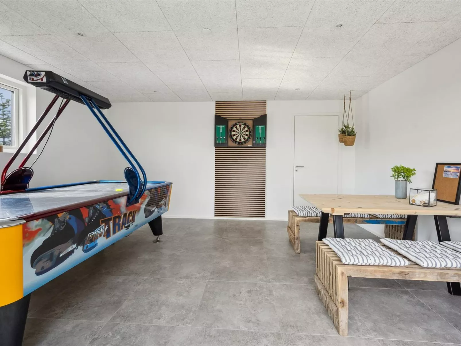 "Lyder" - 400m from the sea-Inside