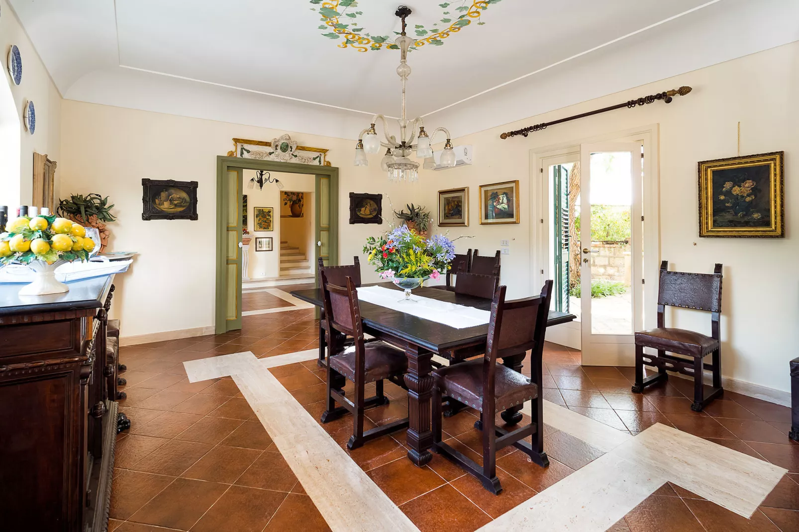 San Ciro Dieci-Dining room