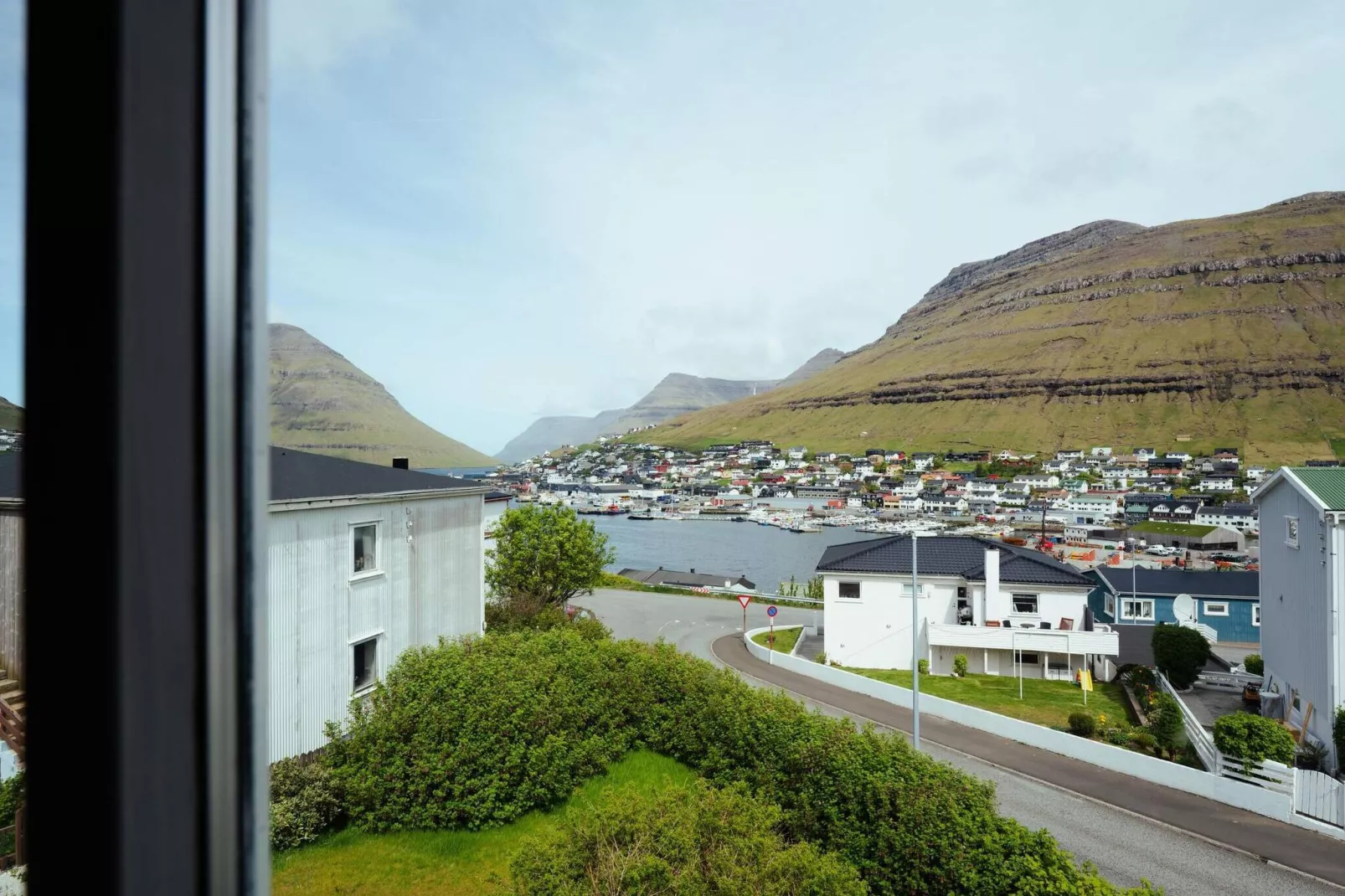 Charming Klaksvík Home - By Traum Ferienwohnungen-Outdoor