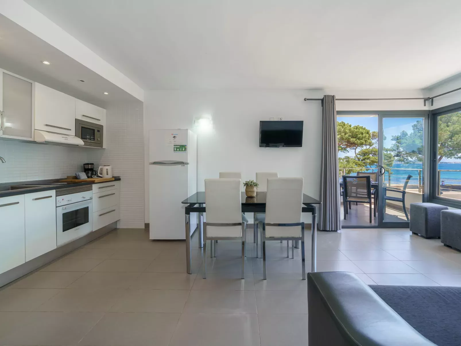Oratge Beach Views-Inside