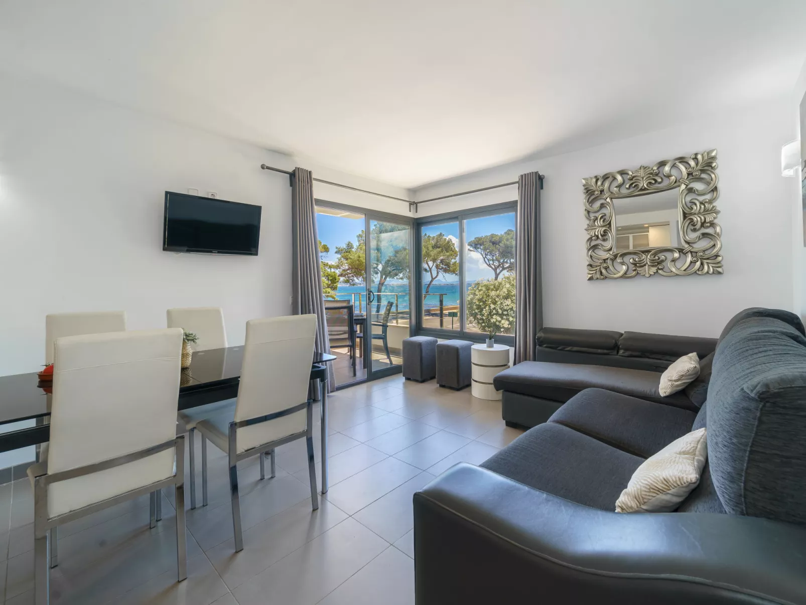 Oratge Beach Views-Inside