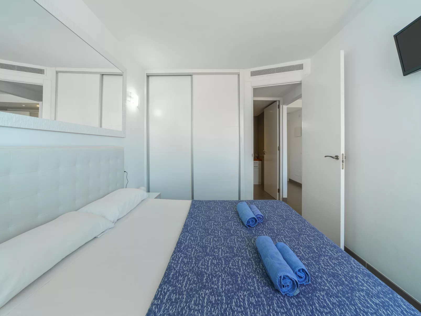 Oratge Beach Views-Inside