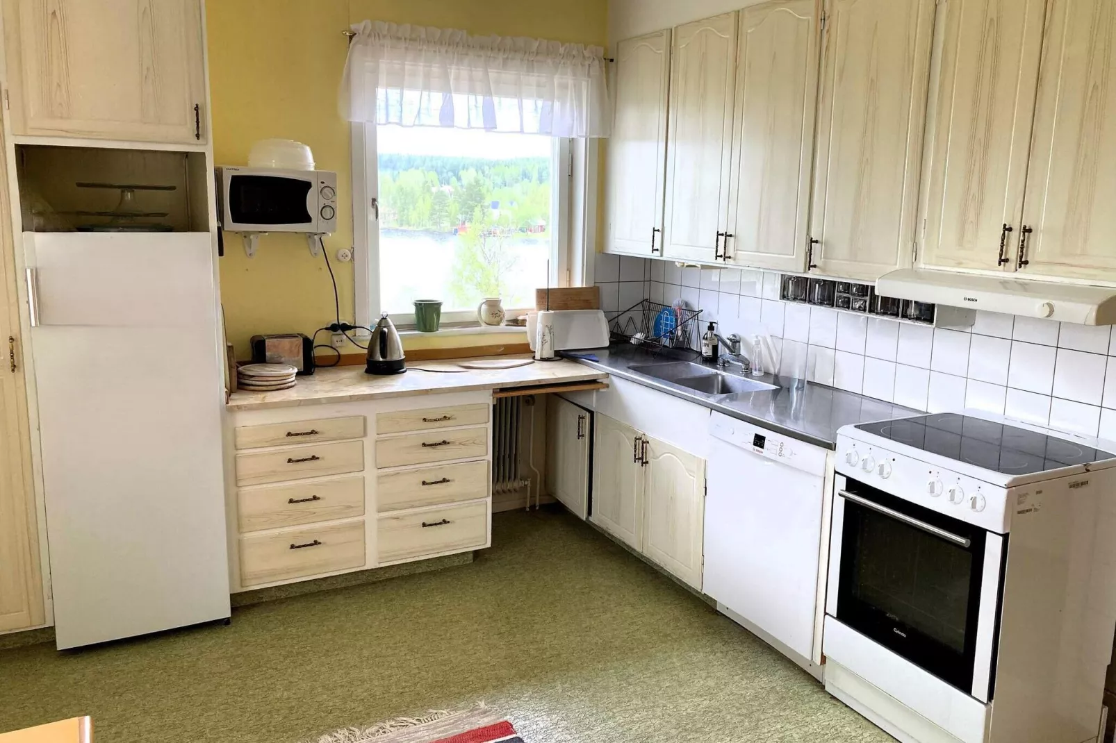 4 person holiday home in BURTRÄSK