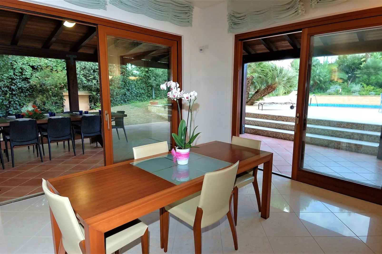 Villa Vittoria-Dining room
