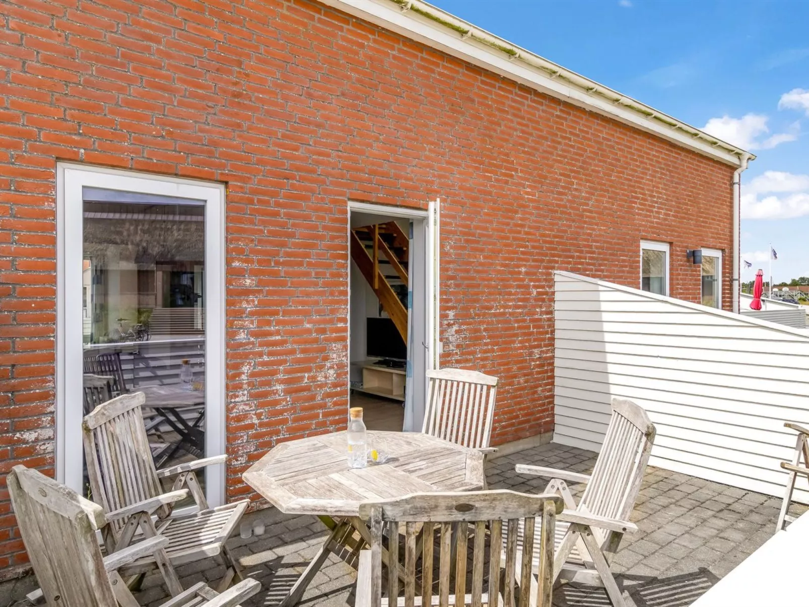 "Nils" - 2.3km from the sea-Outside
