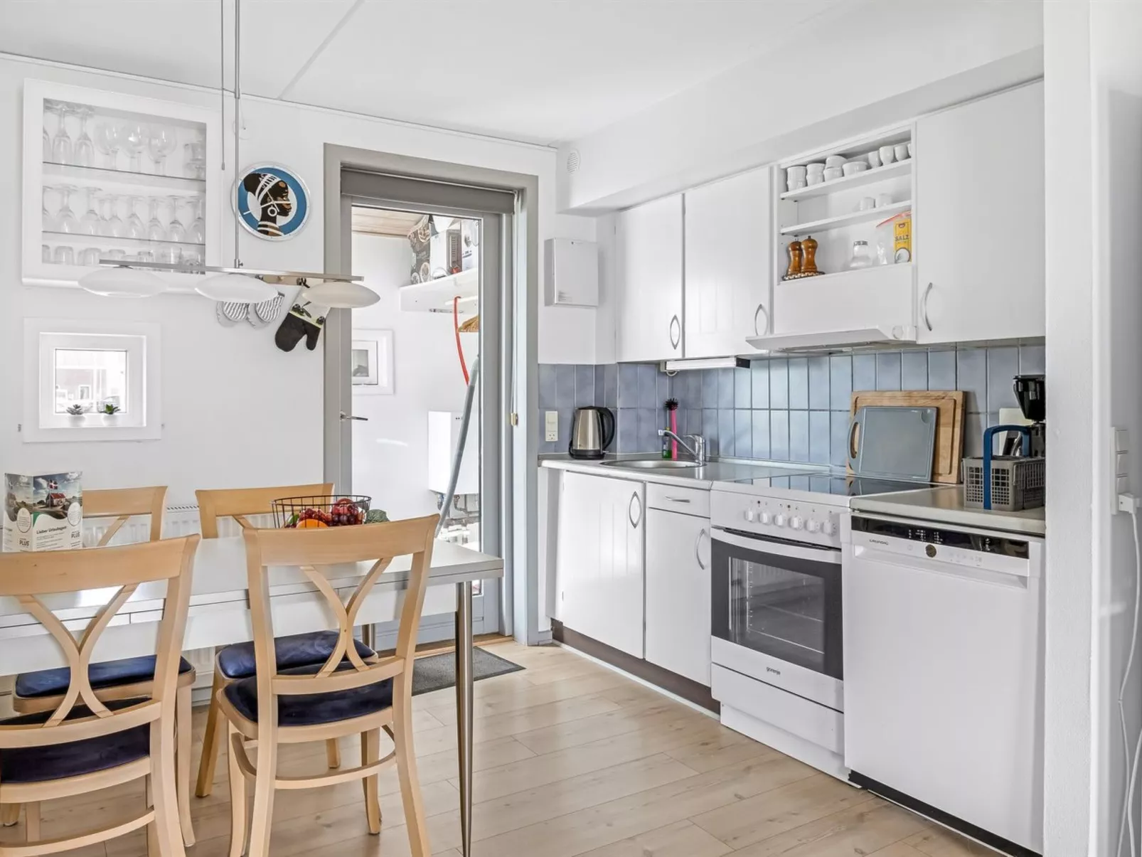 "Nils" - 2.3km from the sea-Inside