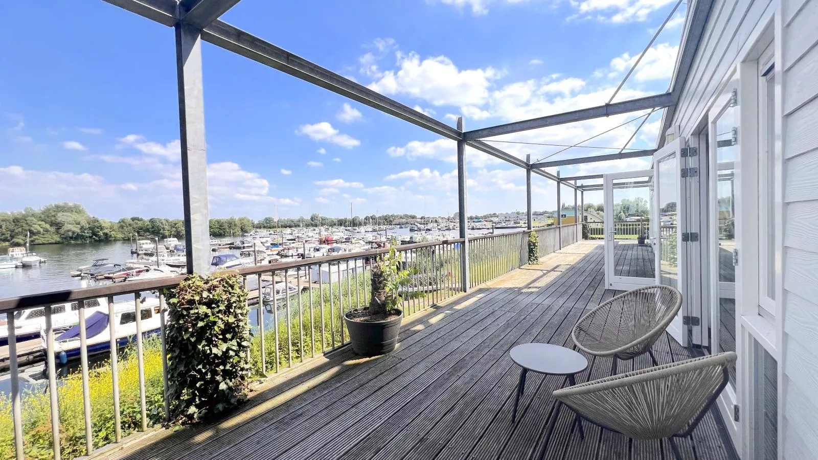 Waterkant-Exterior summer