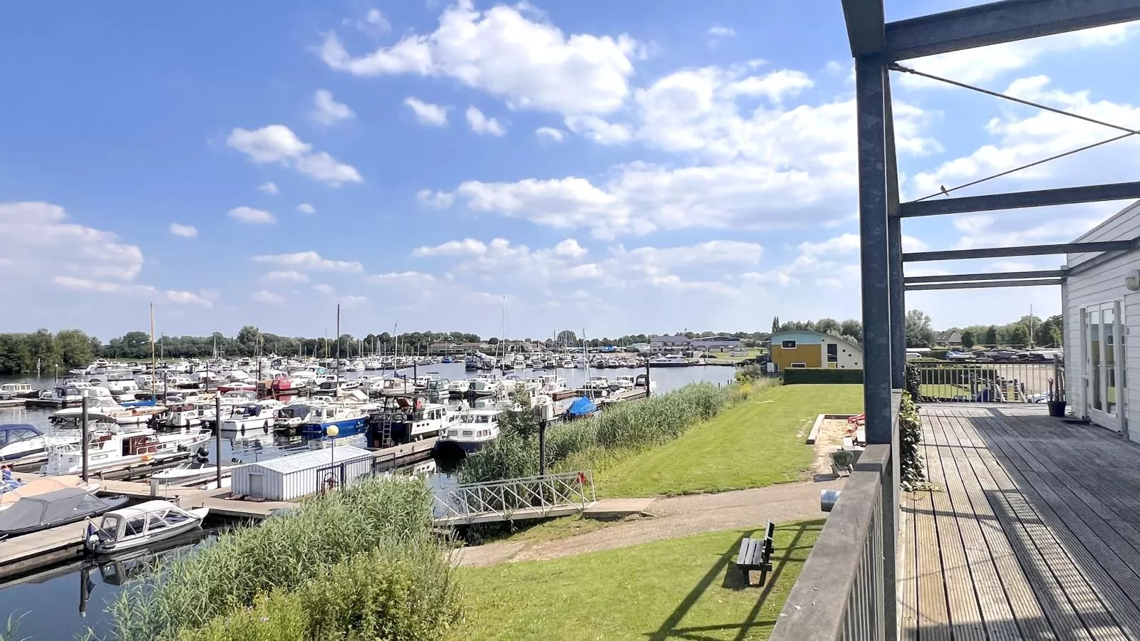 Havenzicht-Exterior summer
