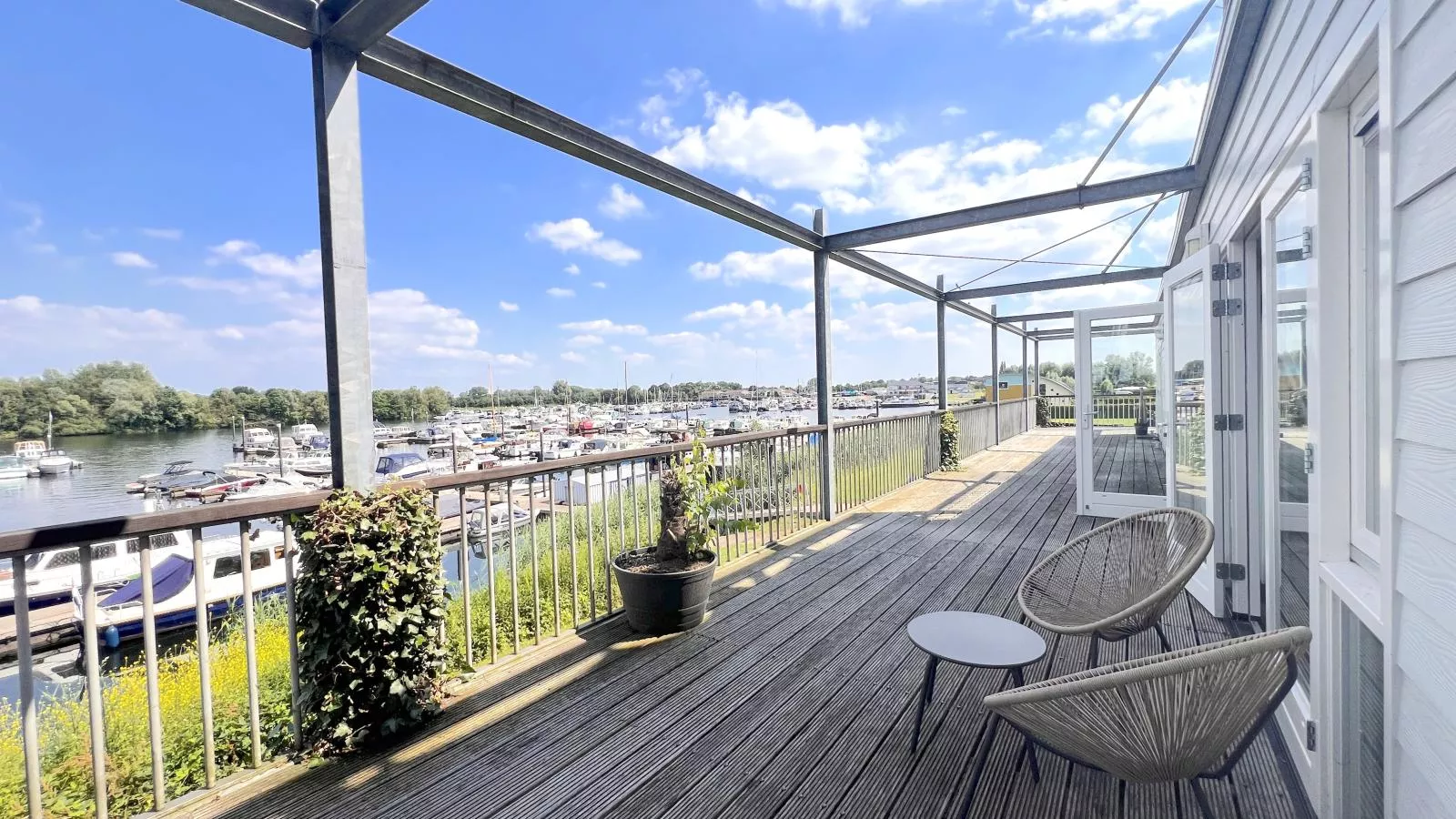Havenzicht-Exterior summer