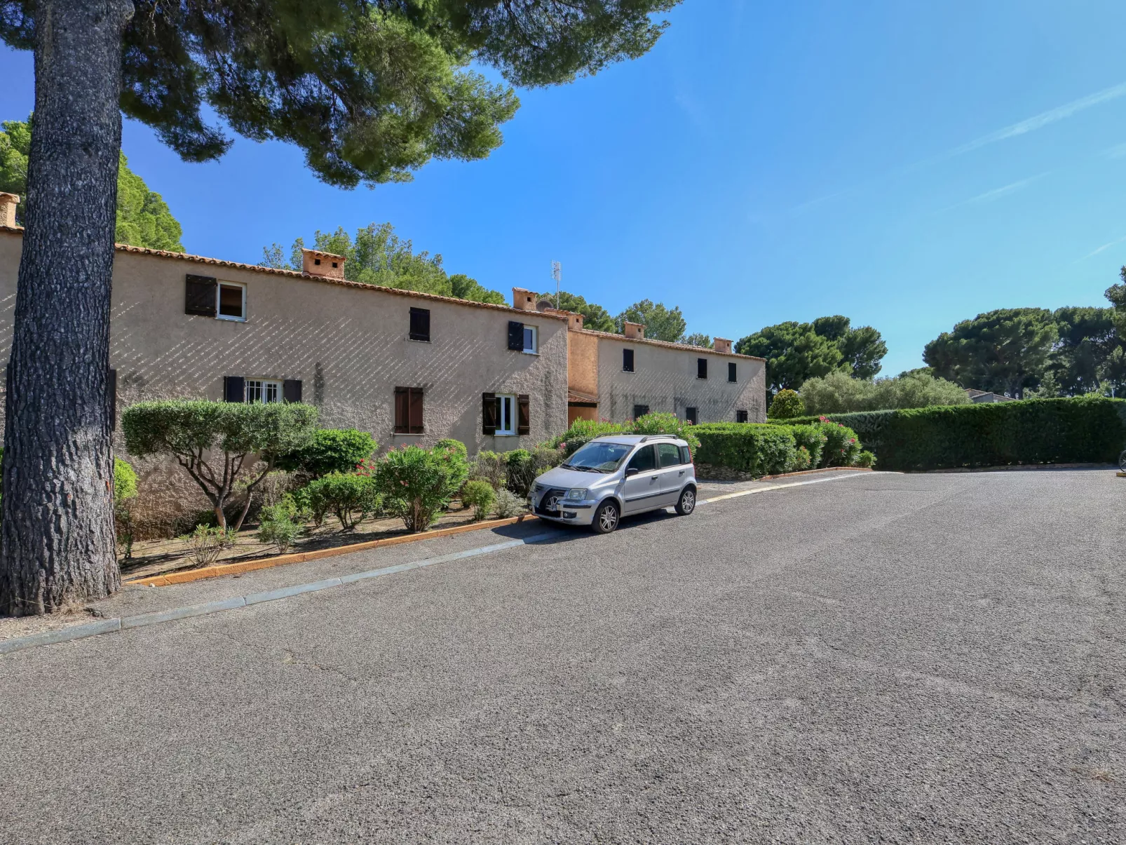 Les Hauts du Port-Outside