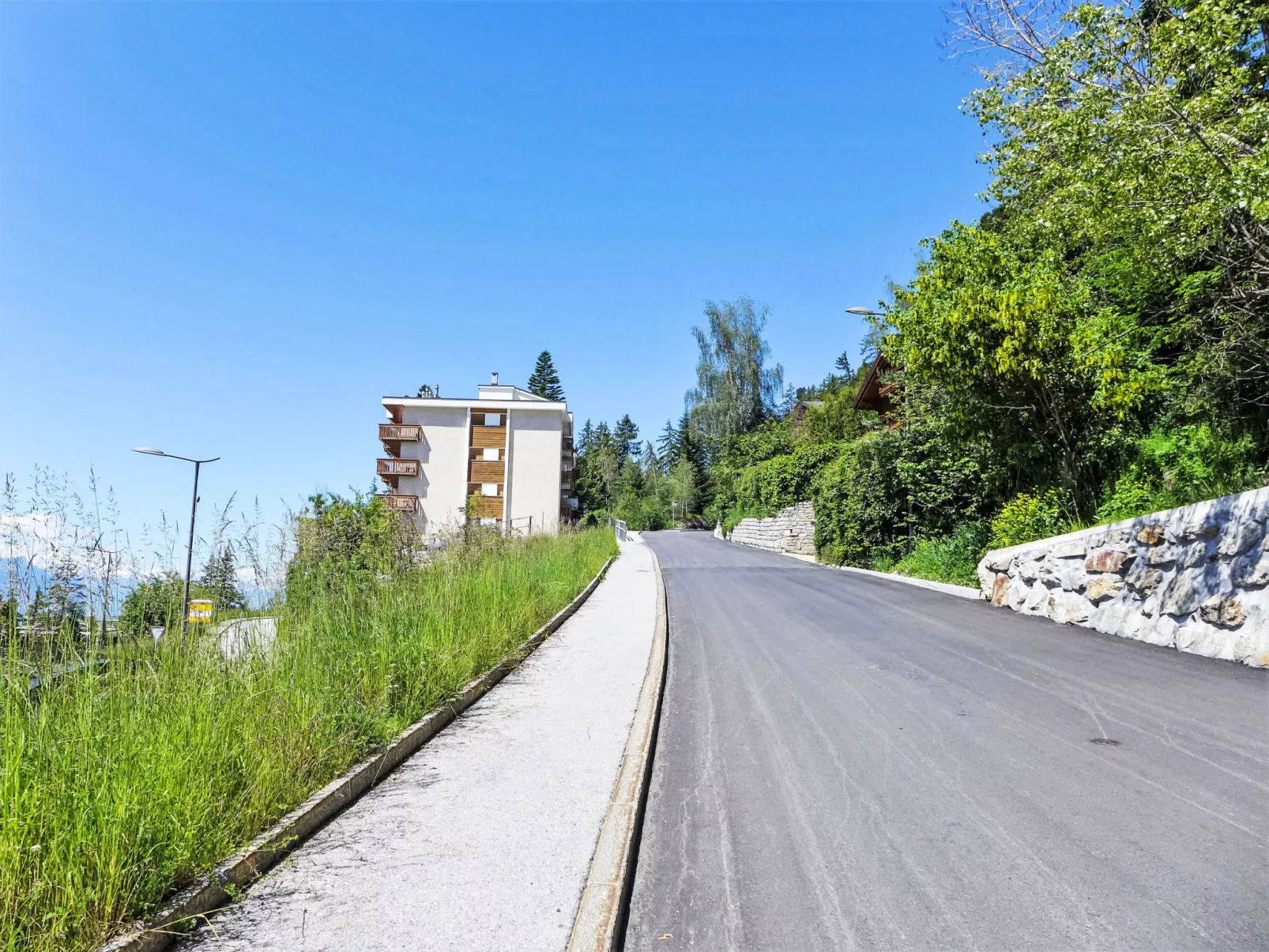 Les Arolles B12-Outside
