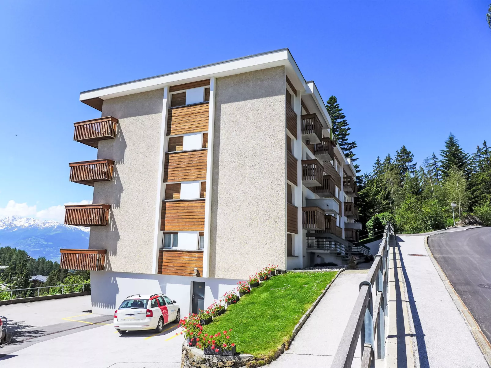 Les Arolles B12-Outside