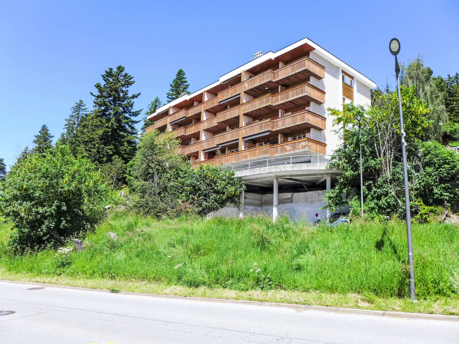 Les Arolles B12-Outside